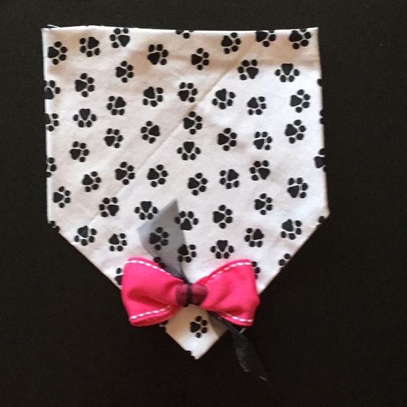 Black paw print dog bandannas - Picture 7 of 7